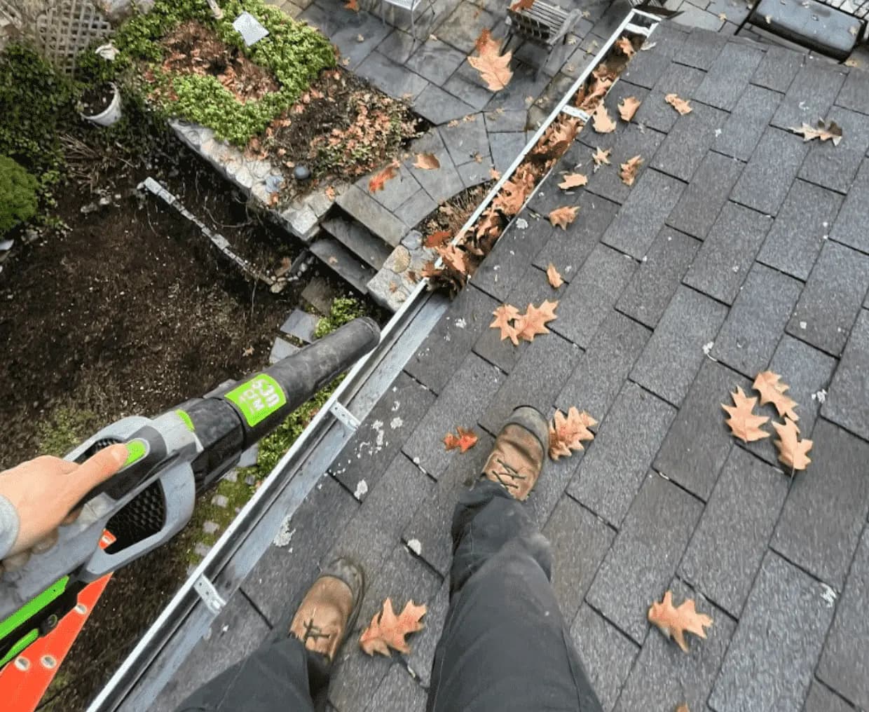 Gutter Cleaning Services in Willowick